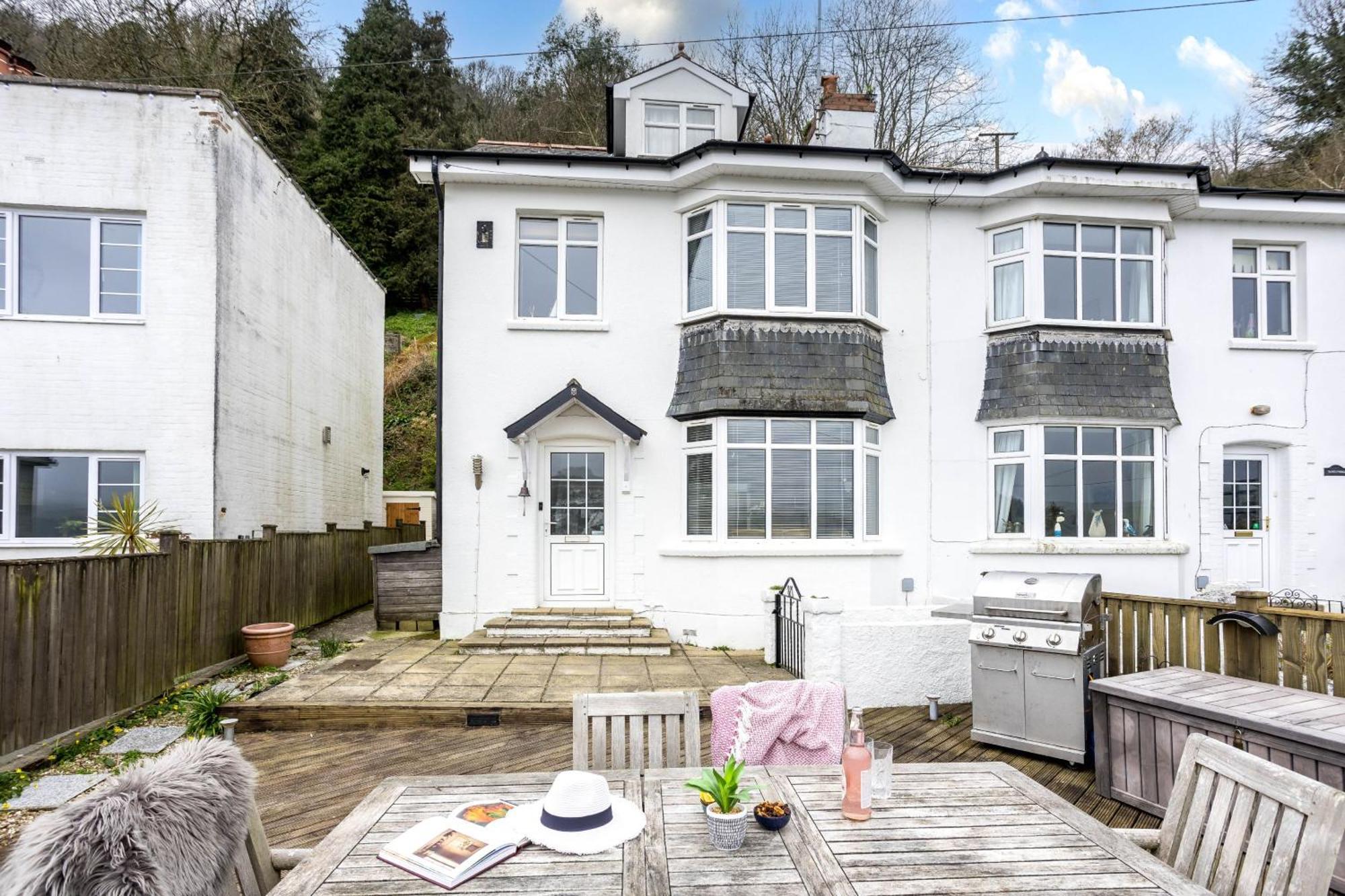 Uphigh - Elevated Family Home With Stunning River Views Dartmouth Exterior photo